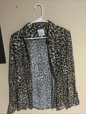 The Shirt Rochelle Behrens Leopard Print Button Down Blouse Size M